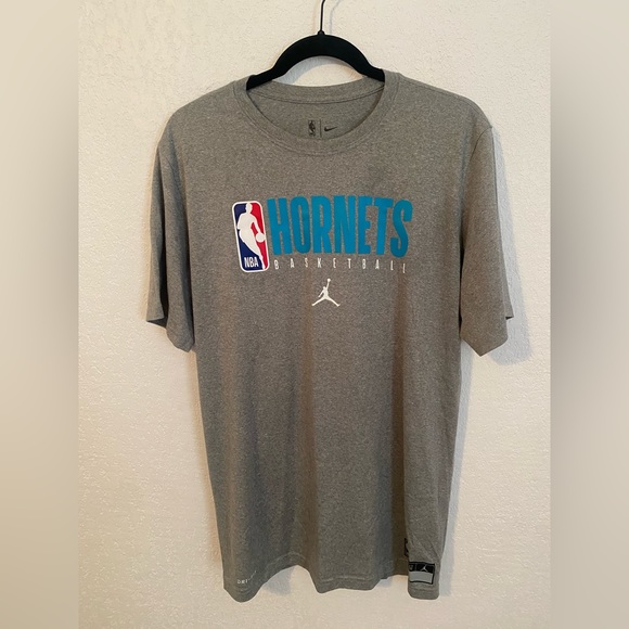 NBA Charlotte Hornets Basketball Issued Short Sleeve Shirt - Picture 1 of 4